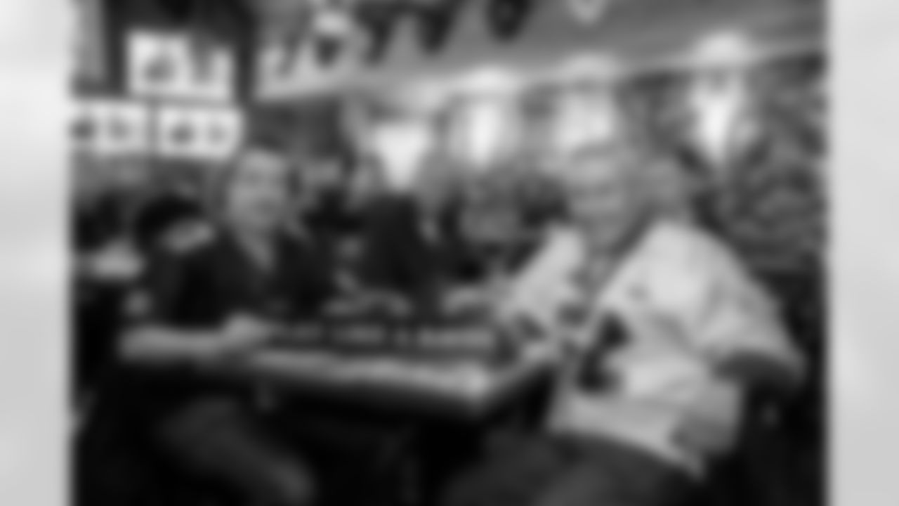 jforsett [Justin Forsett]: Had so much fun today at #TouchdownForTeachers celebrating an amazing teacher Mrs. Routson w/ @MandT_Bank