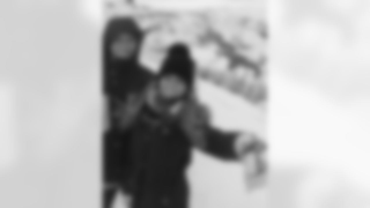 juicecheck44[Kyle Juszczyk]: Whoever said Iceland is green is full of... #uncomfortablycoldsmiles #selfiestick