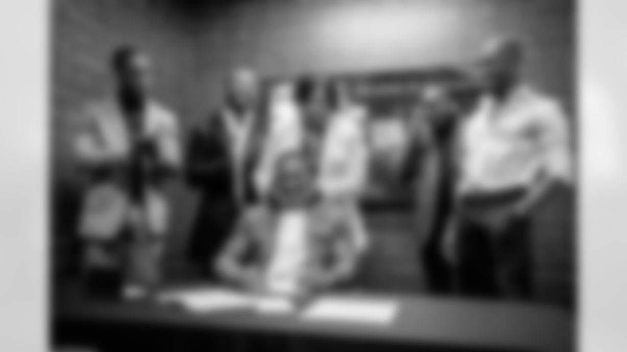 11_FreeAgentSignings031722sh0516_WEB