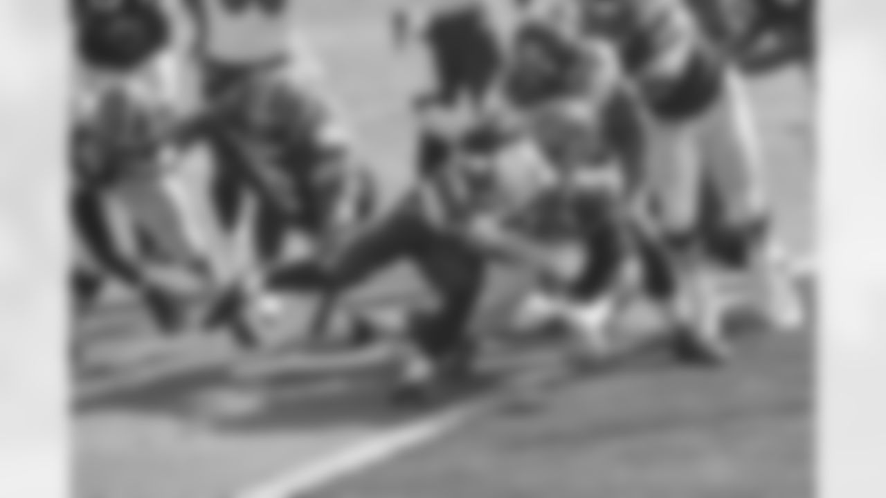 Baltimore Ravens RB J.K. Dobbins (27) punches in a touchdown against the Cleveland Browns on September 13, 2020 at M&T Bank Stadium