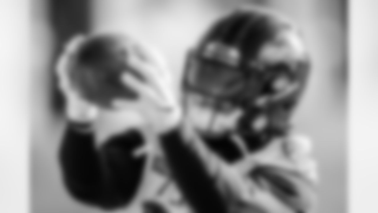 RB Gus Edwards