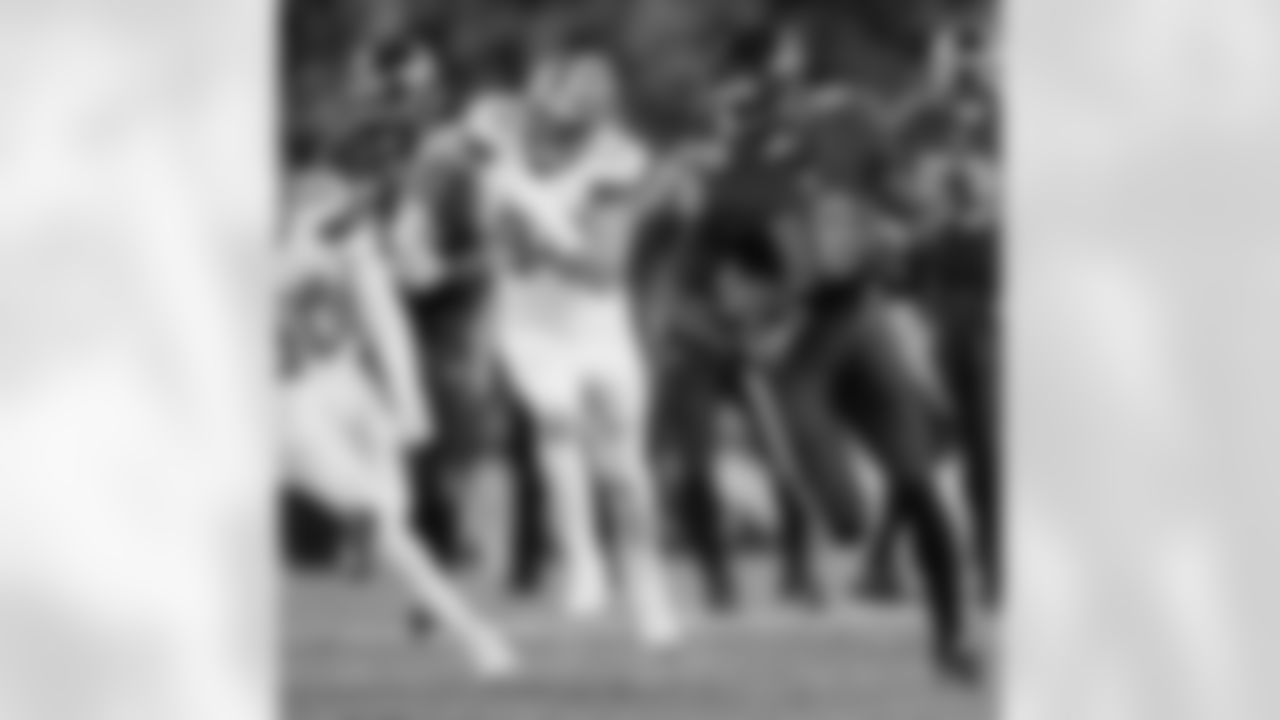 b_perriman11 [Breshad Perriman]: 2016 was full of highs and lows, but I was still truly blessed through all of the good and bad. God kept me positive and focused through it all and allowed me to use some of the pain and failures for drive and hunger. I Can't wait to see what 2017 has in store for me. I know it's going to be a big year and full of blessings for me and my fam. #blessed #2017 #strivingforgreatness