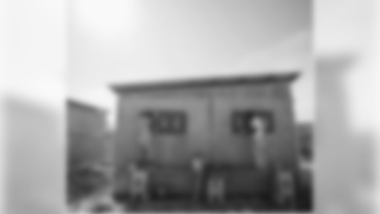 elvis.dumervil [Elvis Dumervil]: Congrats to the @newstorycharity team on 500+ homes in 2016. This is just the beginning!