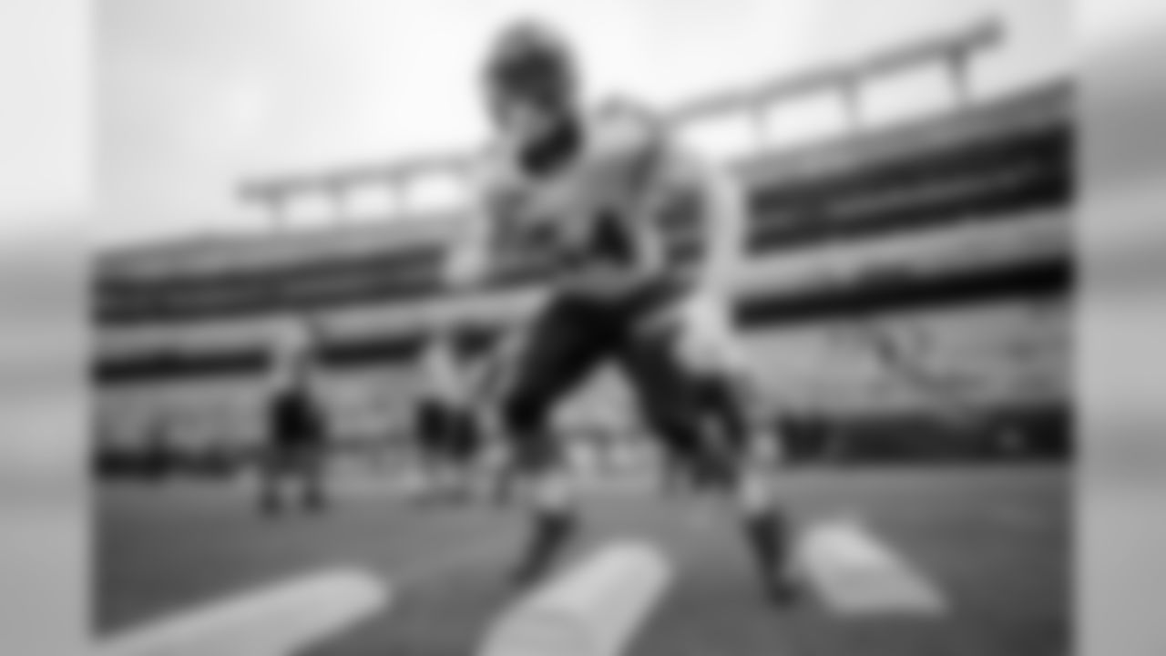 OLB Tyus Bowser