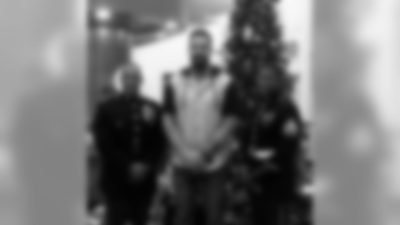 crockettgillmore [Crockett Gillmore]: Shoutout to all the #raven fans who came to @brownshondacity last night to support #toysfortots #merrychristmas #thankyou #Marines