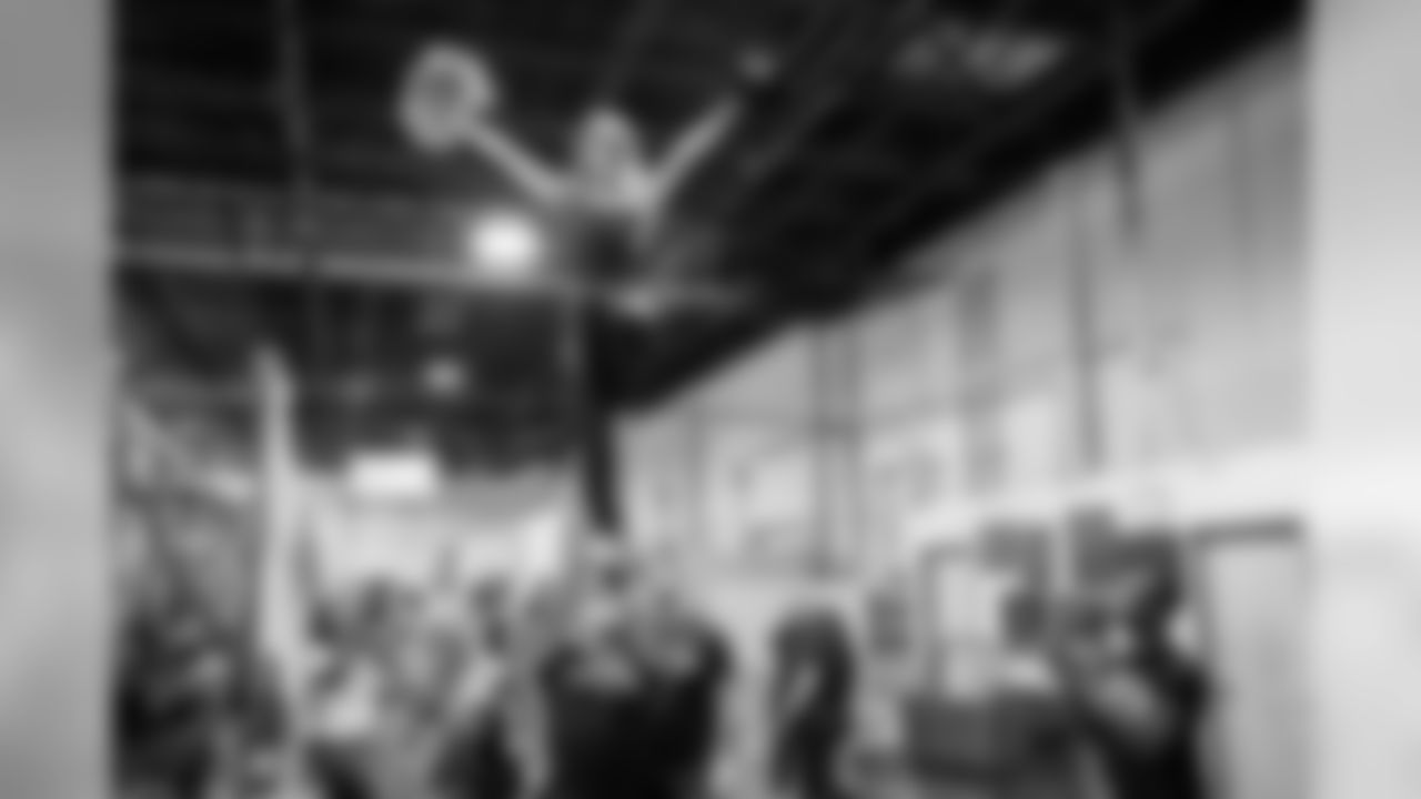 092319HuddleFor100WarehousePreview_0020