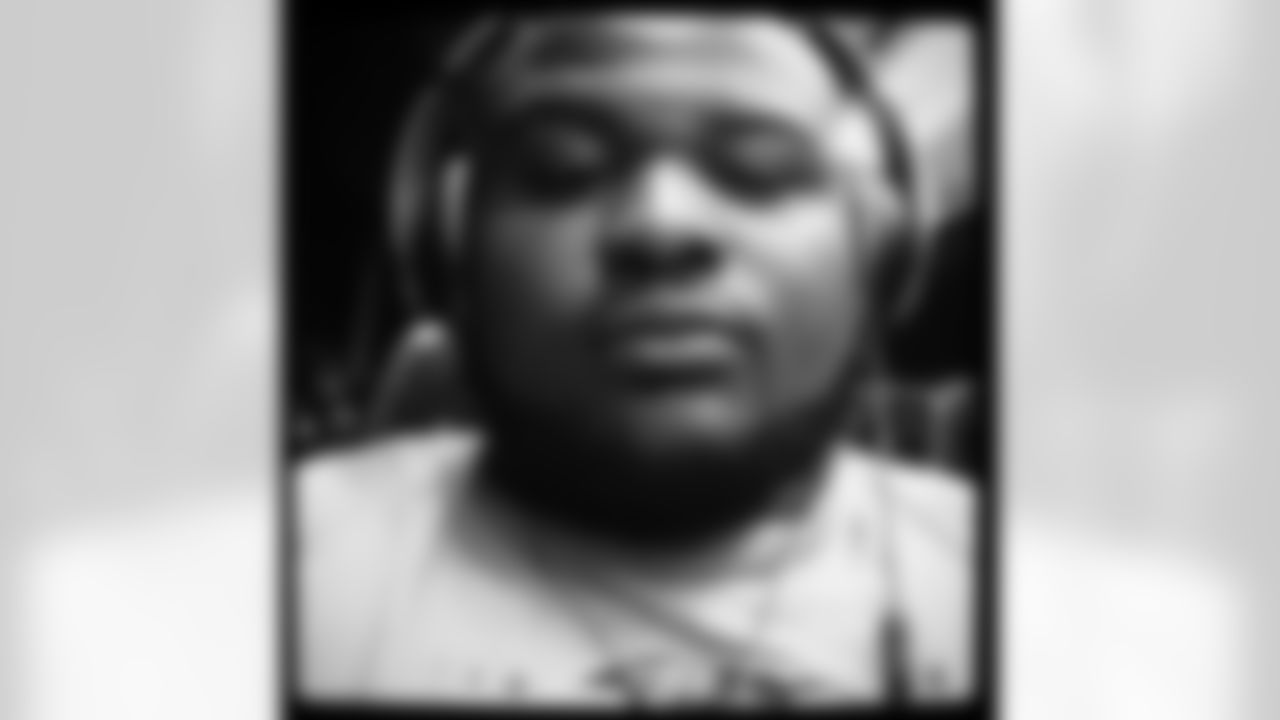 brandonw_66 [Brandon Williams]: On the bus waiting on this plane!!!! #FUNTIMES