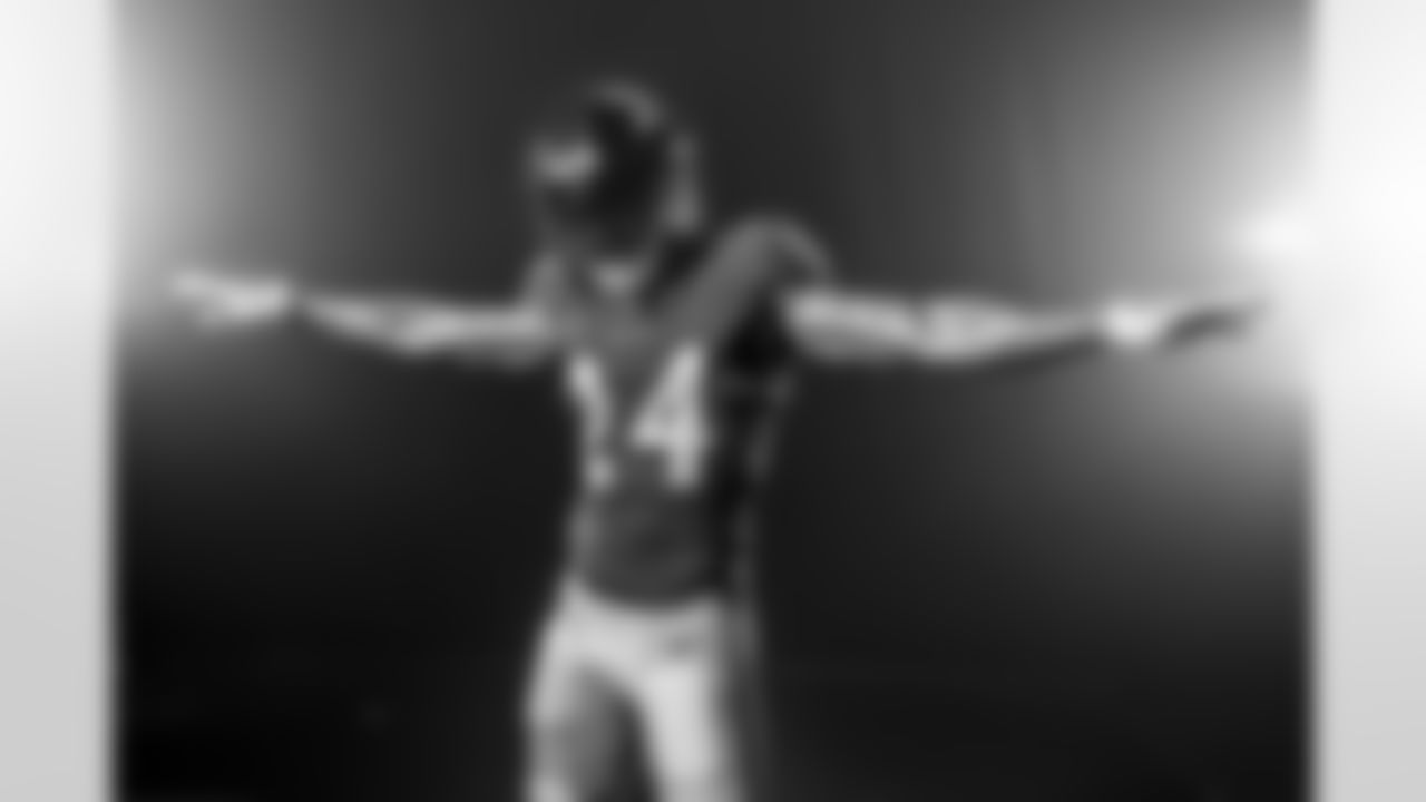 CB Brandon Carr