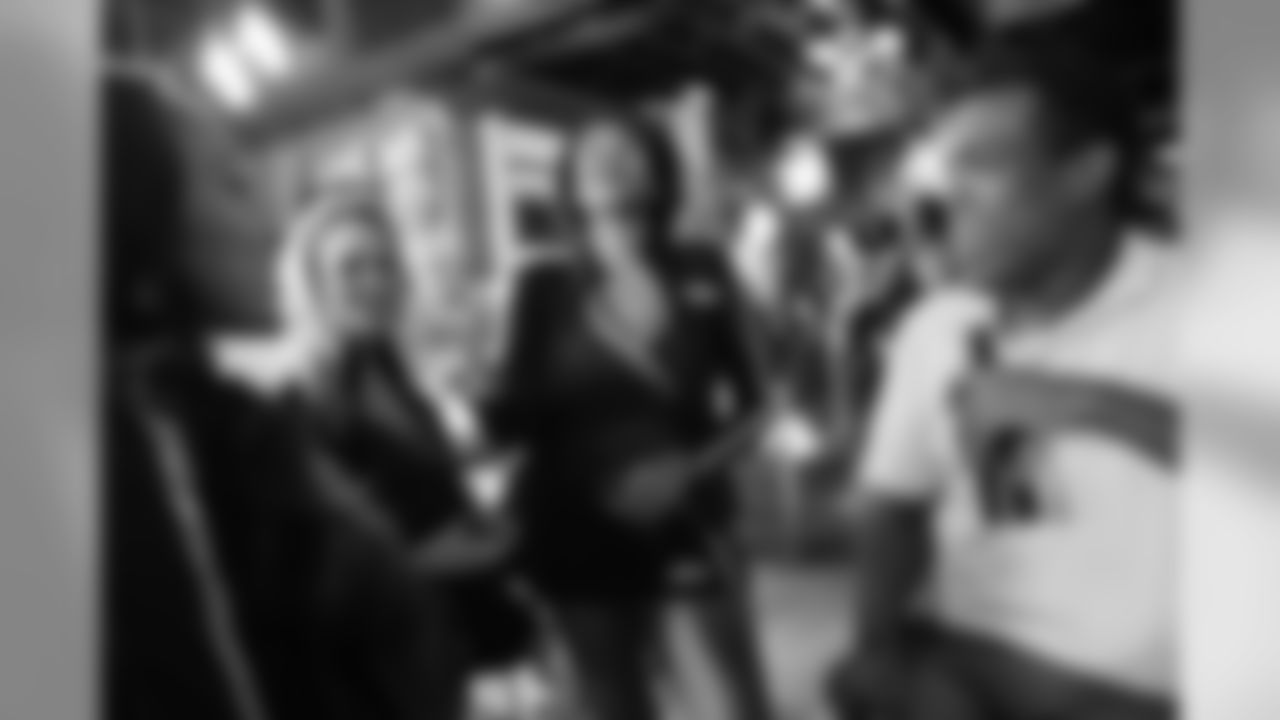 September 19, 2019
Ravens Bar Crawl in Federal Hill, Baltimore on September 19, 2019. The Ravens Cheerleaders, PlayMakers, Poe, and alumni ILB, Jameel McClain, and P, Kyle Richardson.
Bars visited were Wayward, Mothers, Nobles, Crossbar, and Magerks.