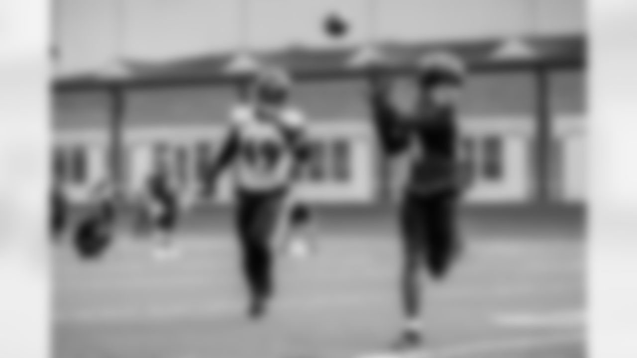 WR Sammy Watkins catches a pass over LB Chris Board