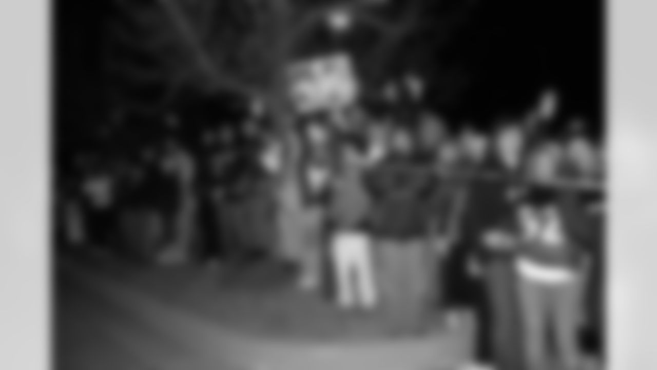 Nearly 1,000 fans gather in Owings Mills to show their support for the Ravens after they play in the AFC Championship game in January 2009. [Courtesy of Cappy Jackson]