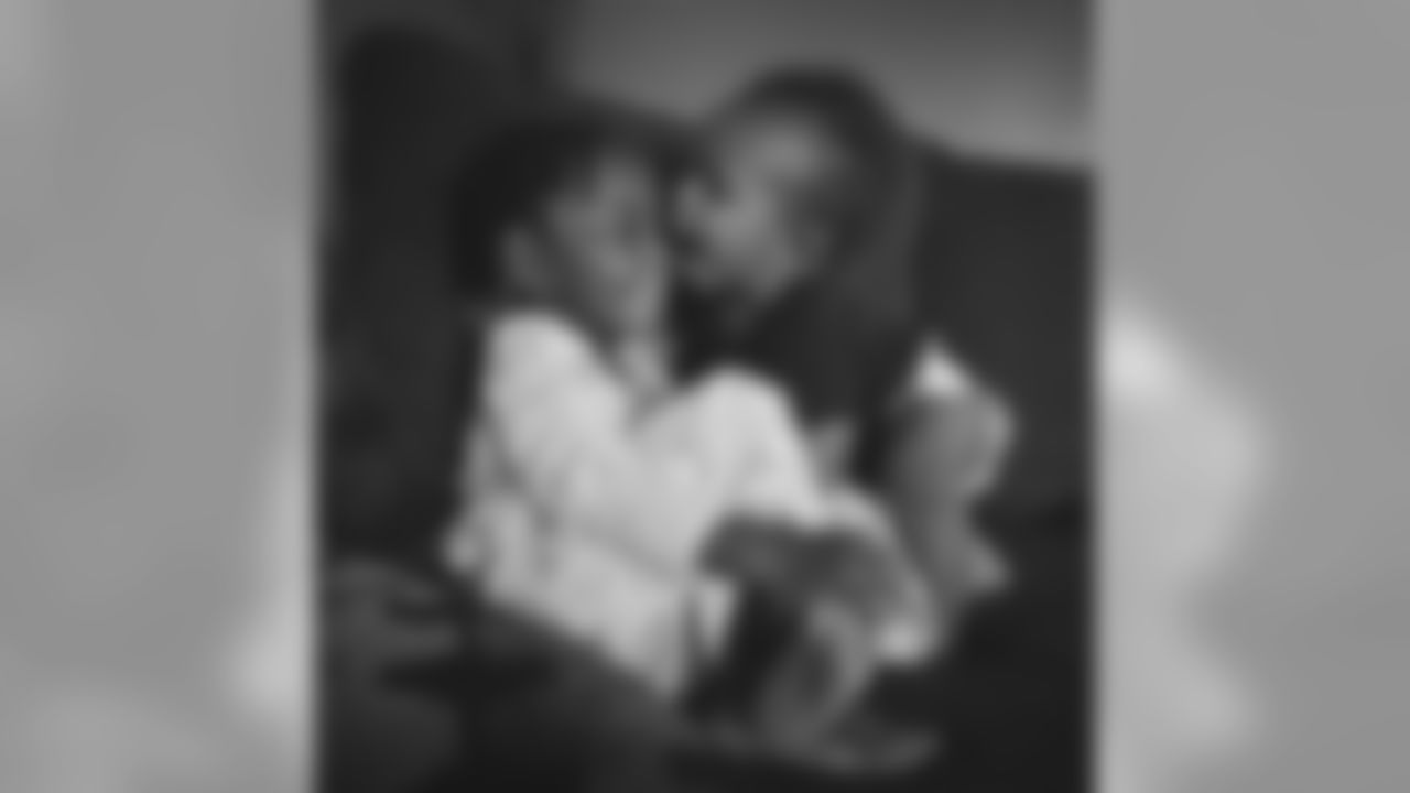 334upshaw41 [Courtney Upshaw]: God I THANK YOU! This is why I say I'm blessed! #teamUpshaw