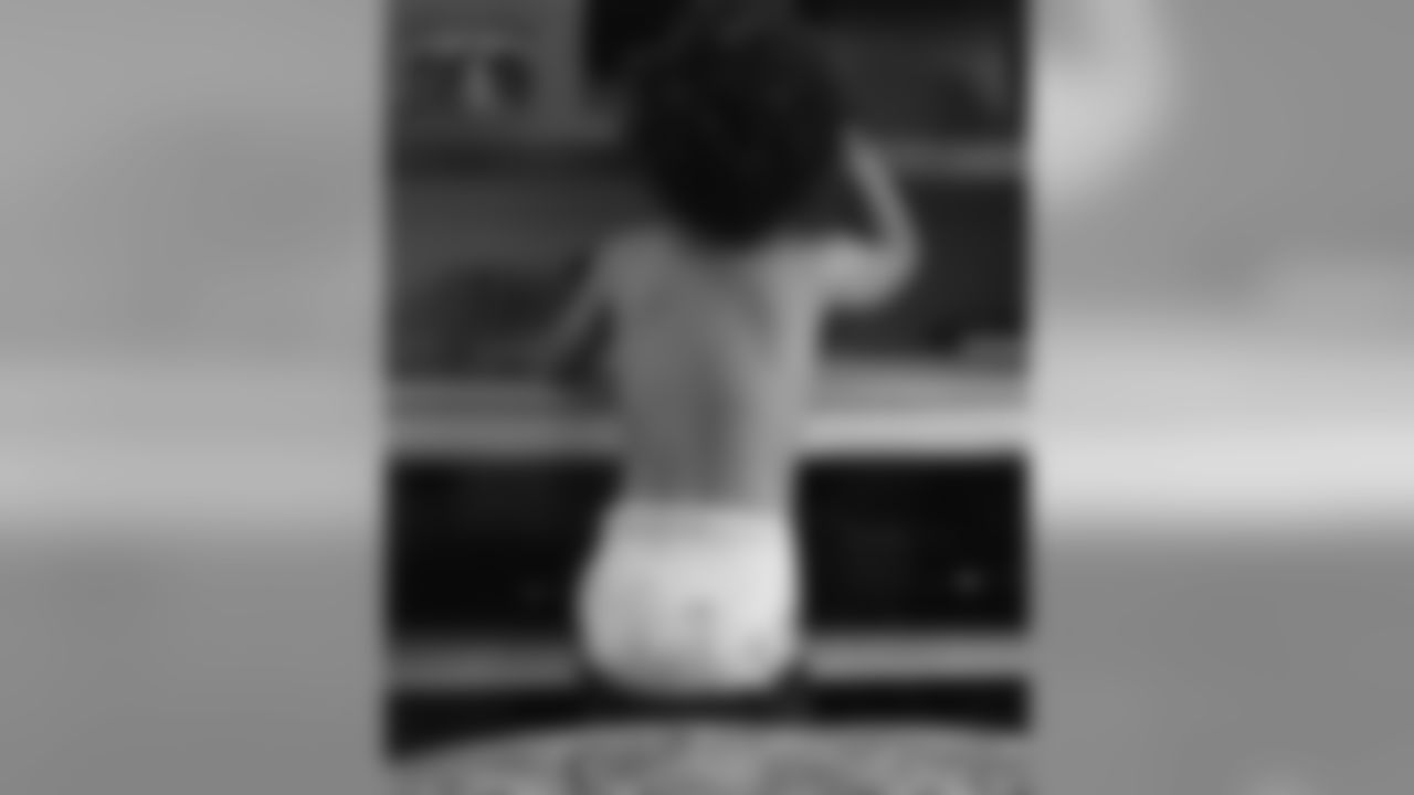 brandonw_66[Brandon Williams]: My son is walking around the house like he is a straight up Thug!!!! #OhBoy #BabyGangster #PullUpPlaya #SunsOutBunsOut #BabyBaller