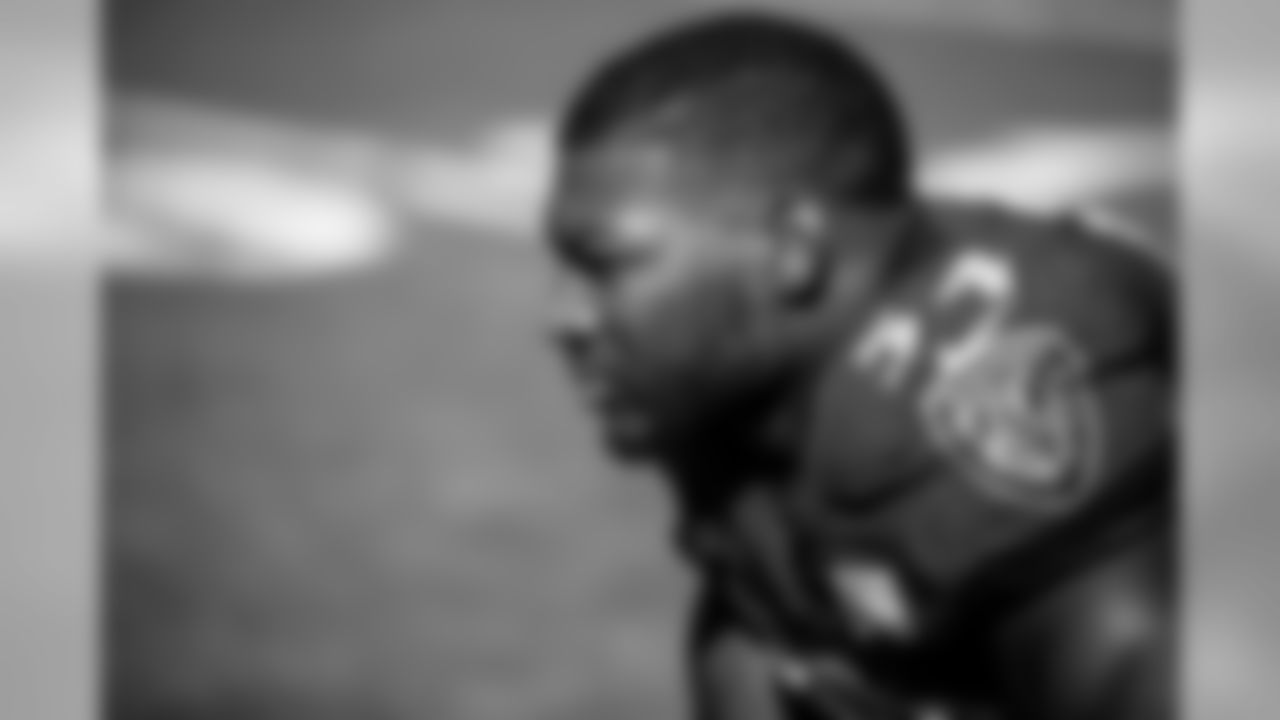 OLB Tyus Bowser
