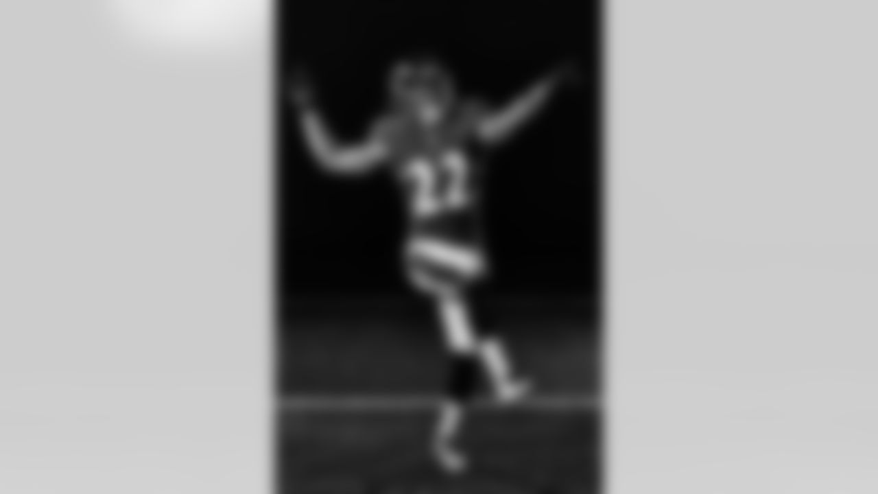 CB Damarion Williams (22)