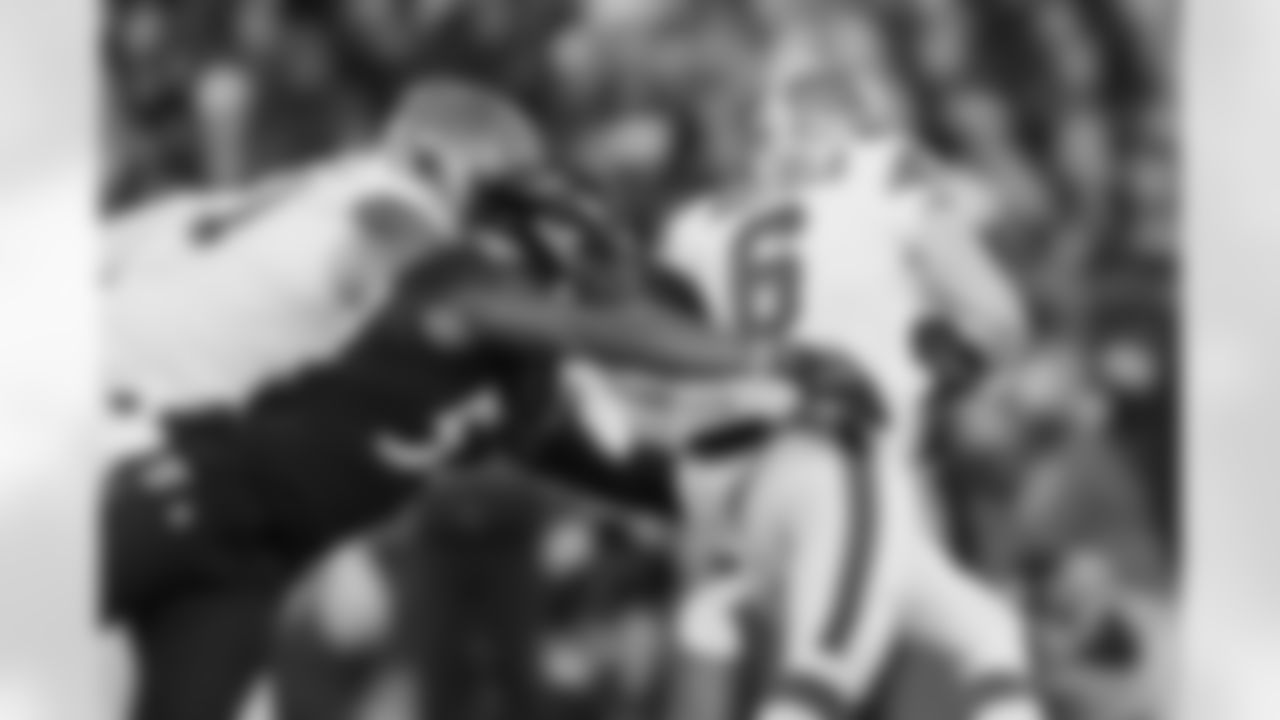 OLB Tyus Bowser