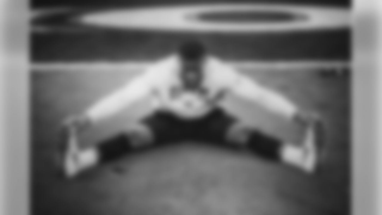 tyus23 [Tyus Bowser] Just stay focused, when it's right for you, it's meant to be.. #motivationmonday