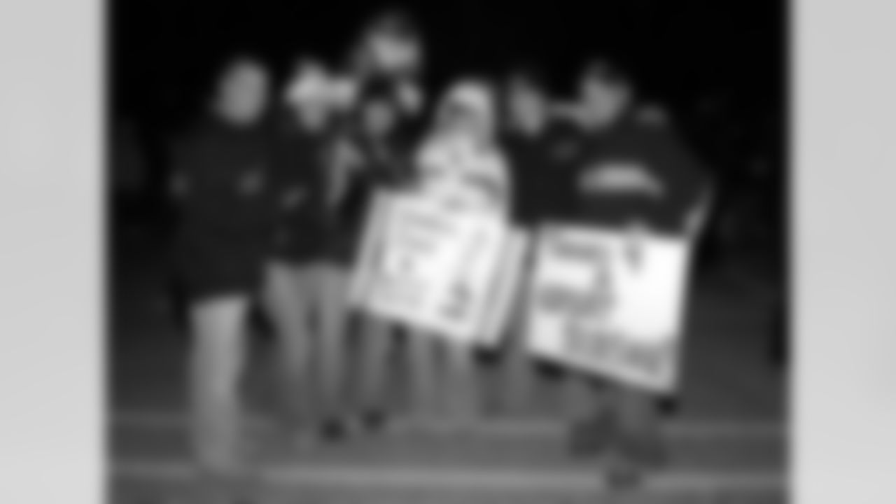 Nearly 1,000 fans gather in Owings Mills to show their support for the Ravens after they play in the AFC Championship game in January 2009. [Courtesy of Cappy Jackson]