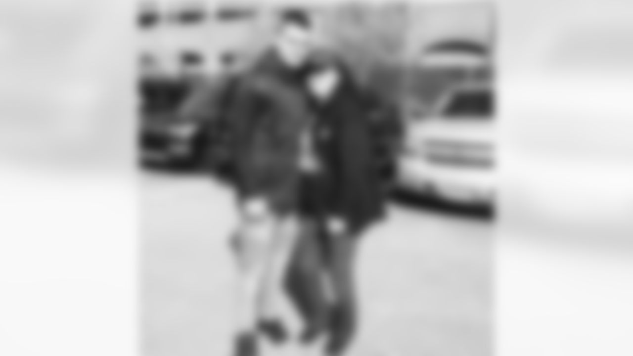 51isdown [Kamalei Correa] I wouldn't be half the man I am today without this woman right here! Happy Birthday Momma. I love you #21stbirthday #mommaboy