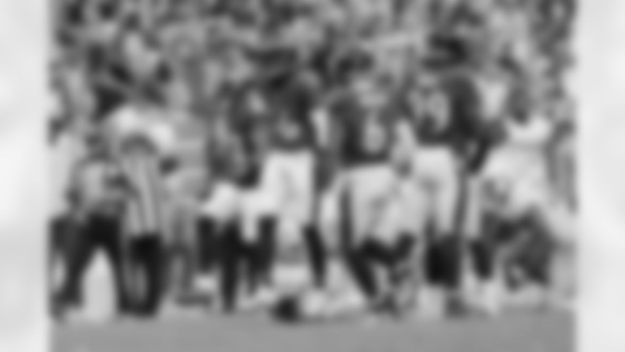 LB Josh Bynes