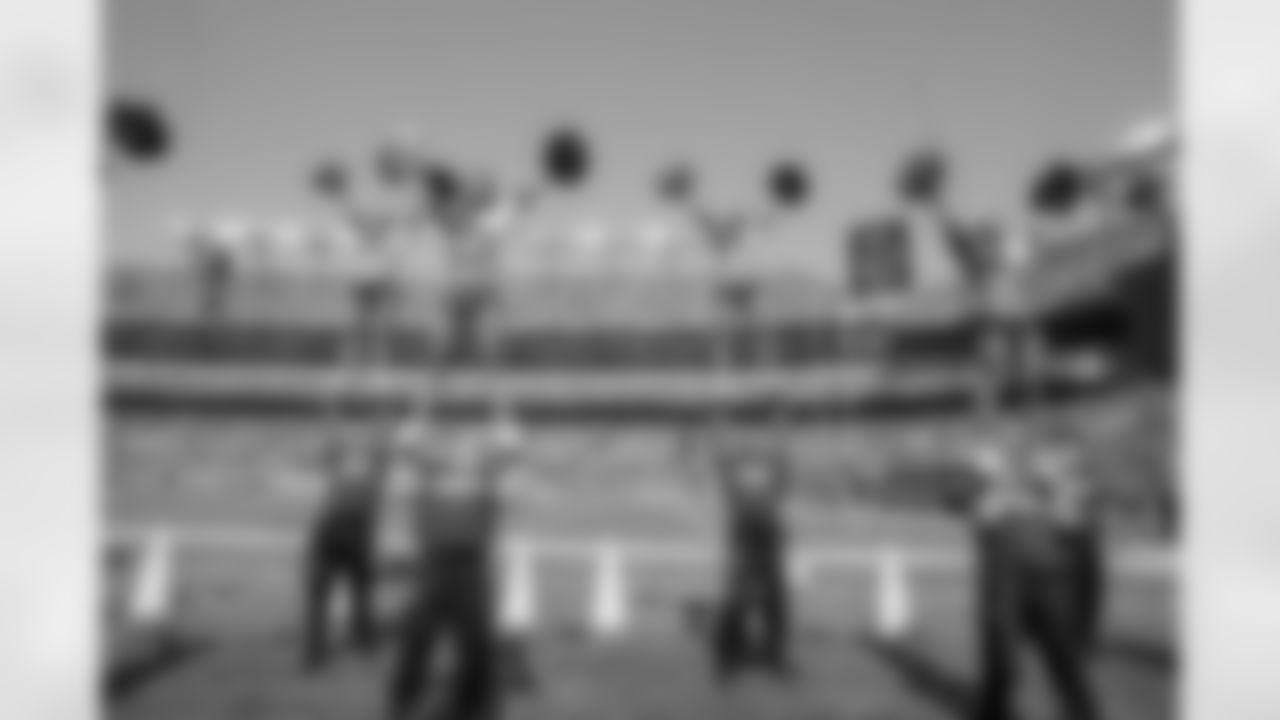 Cheer_VS_Dolphins-130 1