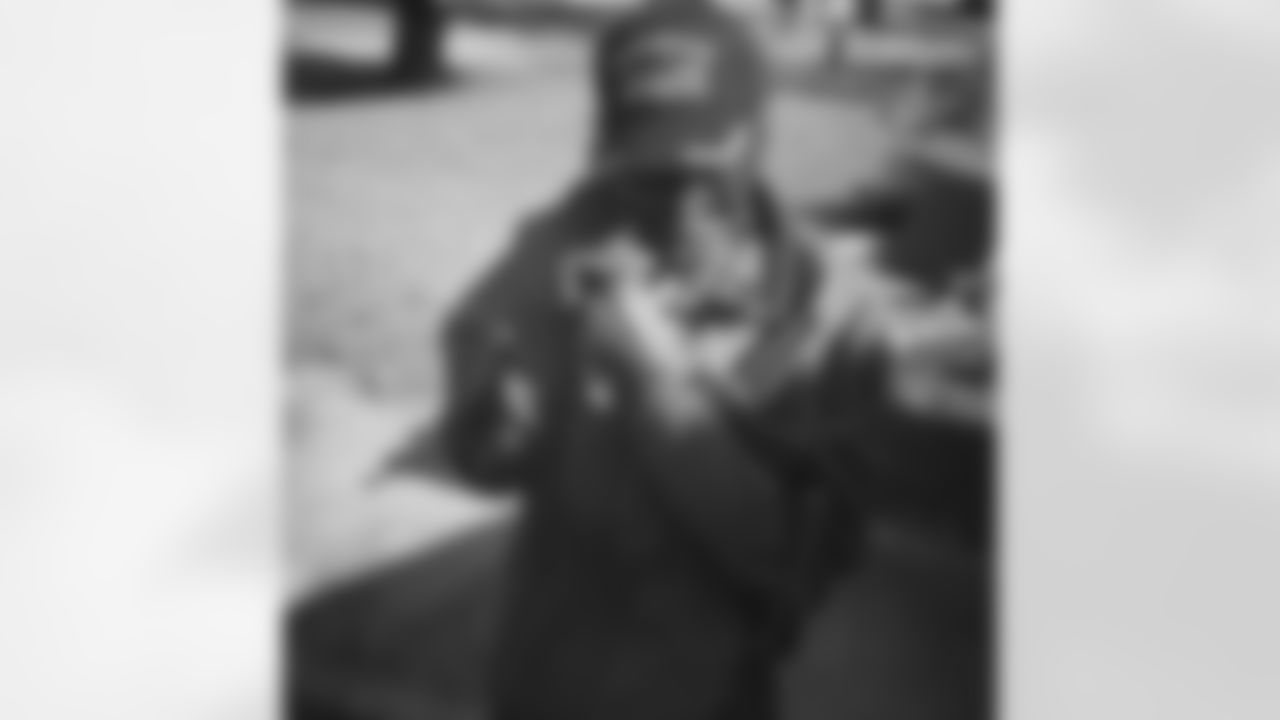 vlhammer [Vonta Leach]: My granddad served his country