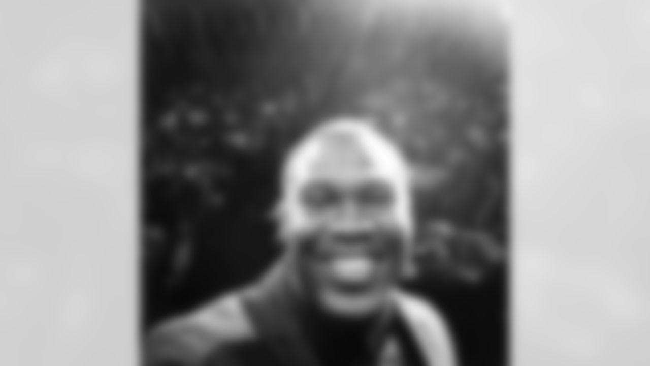 jforsett[Justin Forsett]: Had an amazing time speaking tonight at the FCA Victory Banquet!! Started the night with a selfie lol