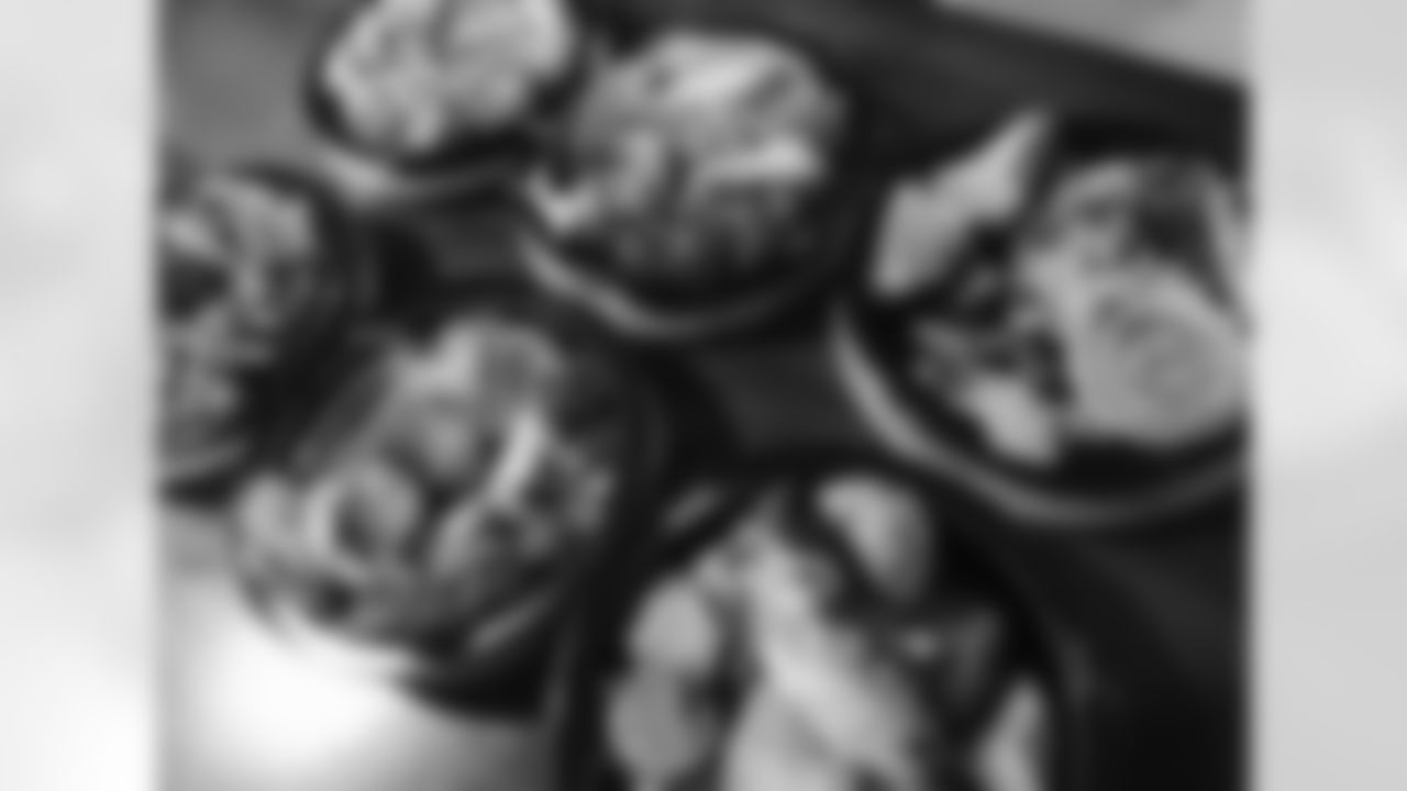 zobot34[Lorenzo Taliaferro]: @chefjr_unique always gets my meal prep right for the week if your in Bmore and trying to eat clean great tasting food hit him up