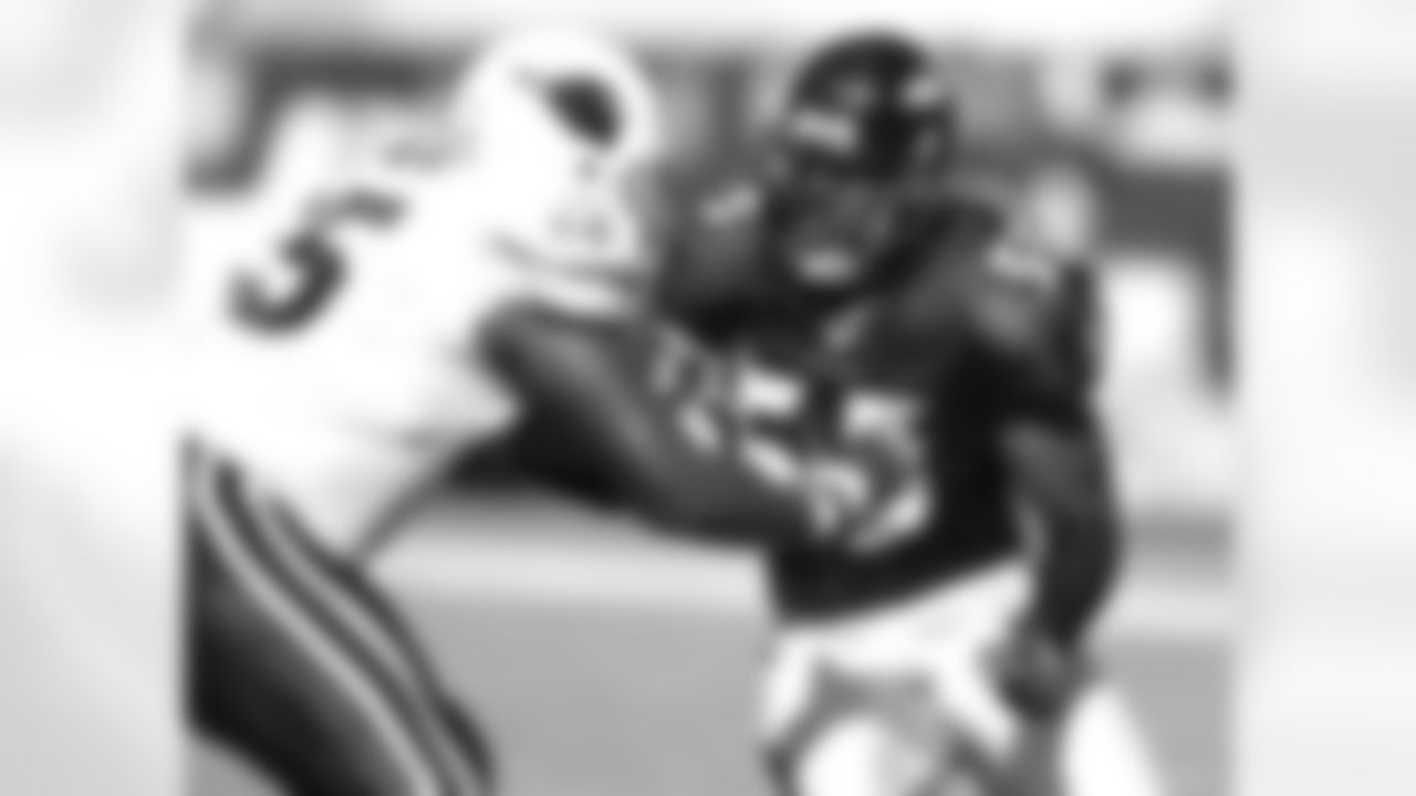 9. 2003 – Terrell Suggs
Terrell Suggs will be in the Hall of Fame someday after registering 139 career sacks (eighth-most all-time) and winning two Super Bowls. Fourth-rounder Jarret Johnson helped define "Play Like a Raven" and is still one of the most underrated players in team history. Fourth-round fullback Ovie Mughelli went to a Pro Bowl. This class would rank higher except the Ravens missed on their other first-round pick of quarterback Kyle Boller at No. 19 overall, which set the offense back and spoiled some epic defensive seasons.