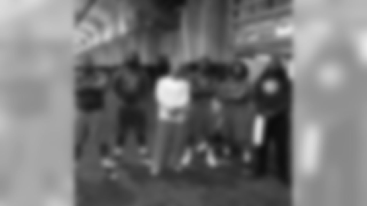 c.upshaw91[Courtney Upshaw]: Back at it with my brothers!! @threesrag33 @_boomtower @dpett57rtr @dreadzlove69 #cochran #builtbybama #rmft #champions