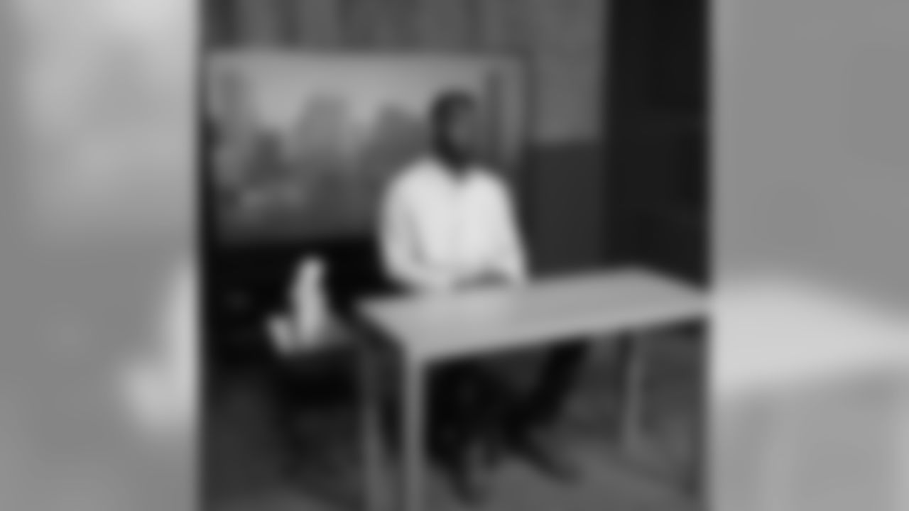 l_webb21[Ladarius Webb]: On set!! #goravens