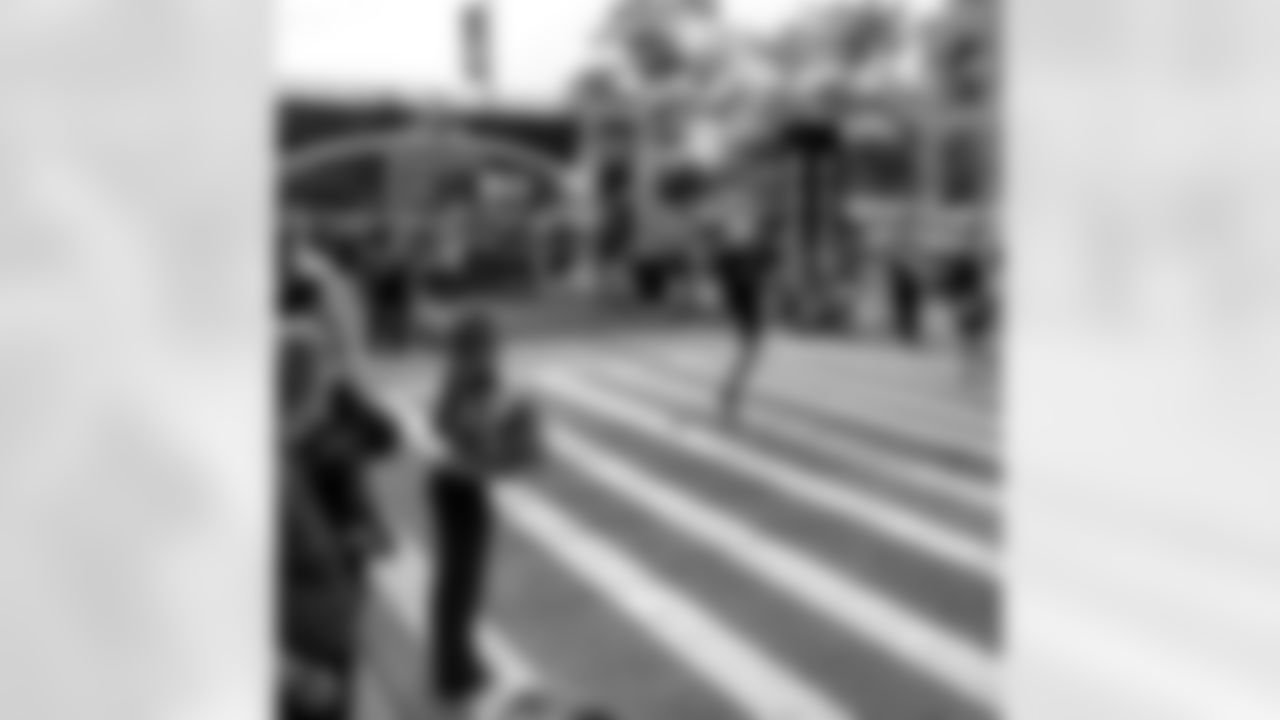 ravens[Baltimore Ravens]: Matt Stover kicked off the #Ravens5k in style. #PlayLikeARaven