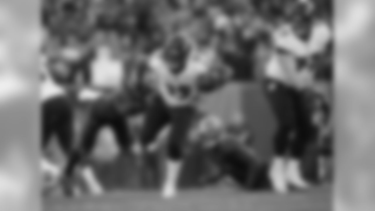 RB Gus Edwards