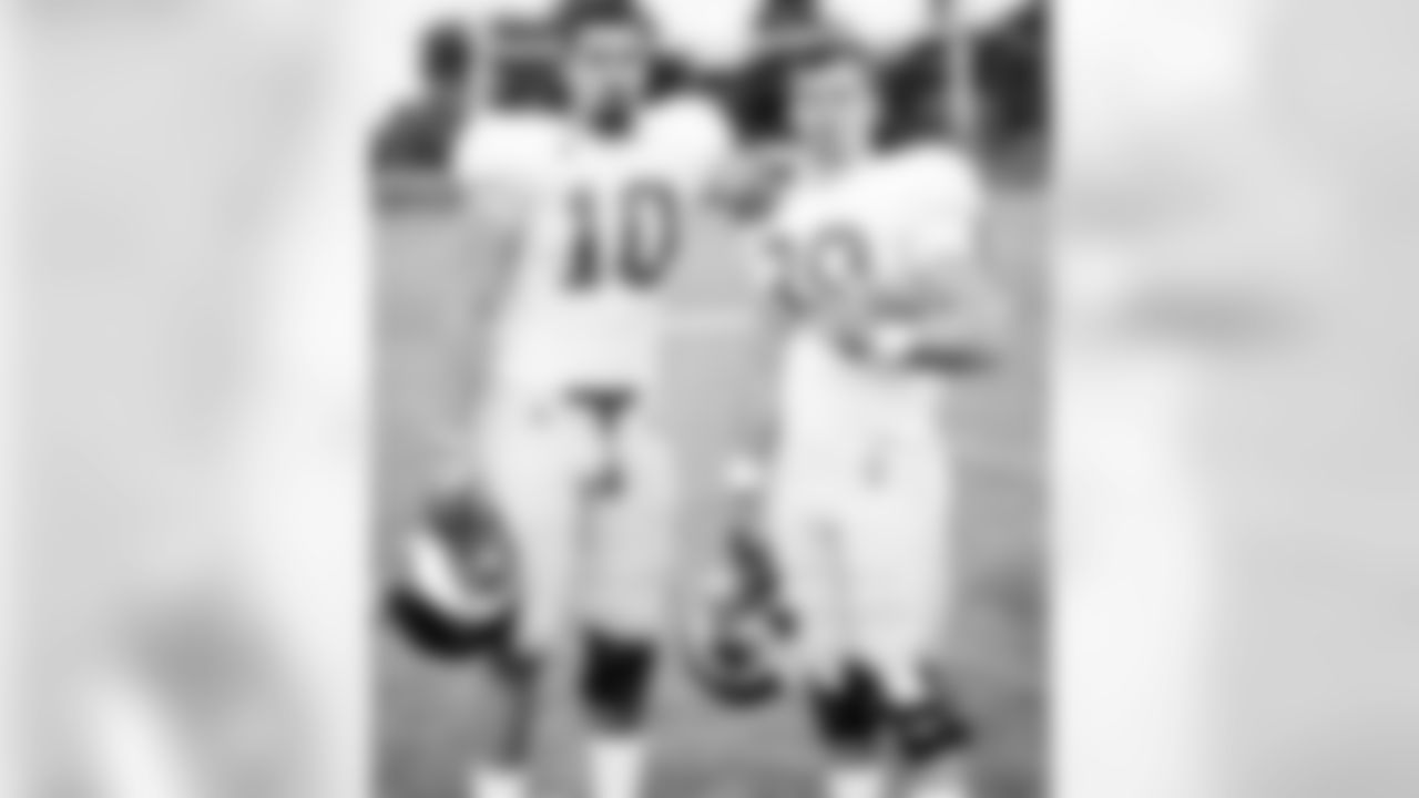 crockettgillmore[Crockett Gillmore]: Throwback Thursday to my college days playing ball with my older little brother @coloradostateuniversity #tbt #ramfootball #greenandgold #littlebigbro #te