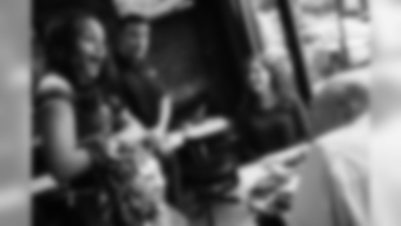 September 19, 2019
Ravens Bar Crawl in Federal Hill, Baltimore on September 19, 2019. The Ravens Cheerleaders, PlayMakers, Poe, and alumni ILB, Jameel McClain, and P, Kyle Richardson.
Bars visited were Wayward, Mothers, Nobles, Crossbar, and Magerks.