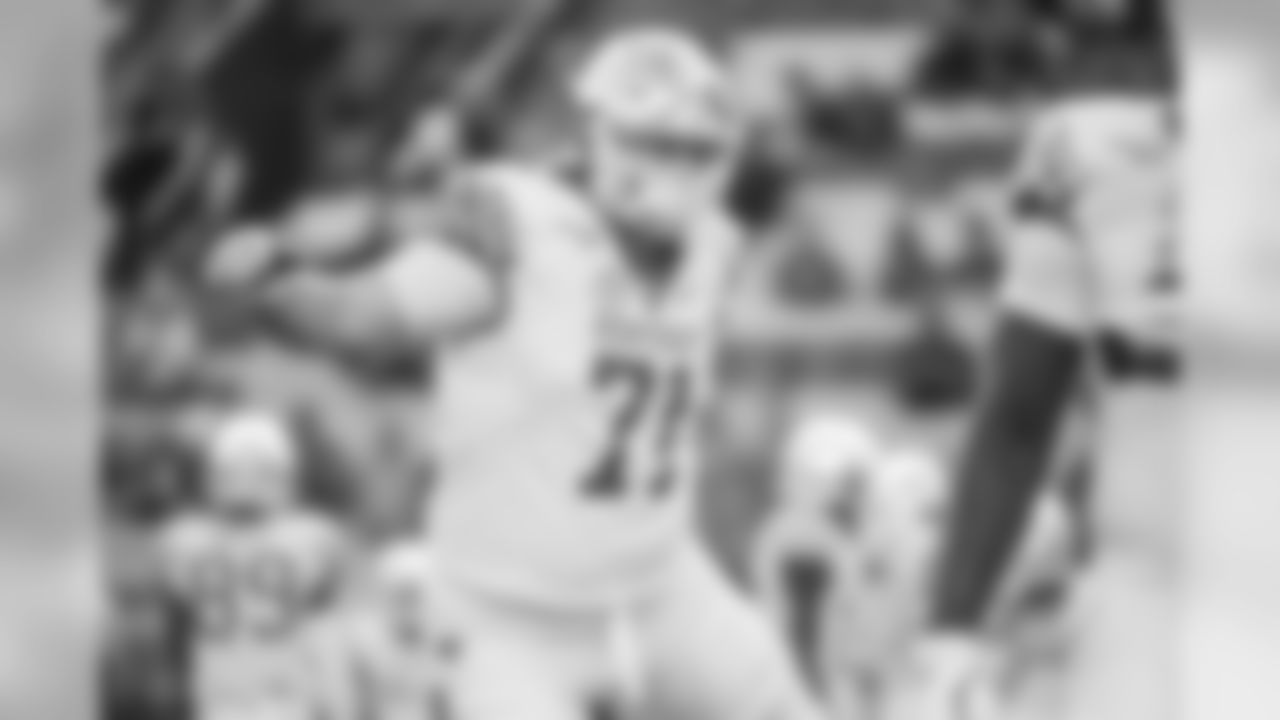 Kentucky guard Logan Stenberg (71) warms-up before an NCAA college football game against South Carolina Saturday, Sept. 28, 2019, in Columbia, S.C. South Carolina defeated Kentucky 24-7. (AP Photo/Sean Rayford)