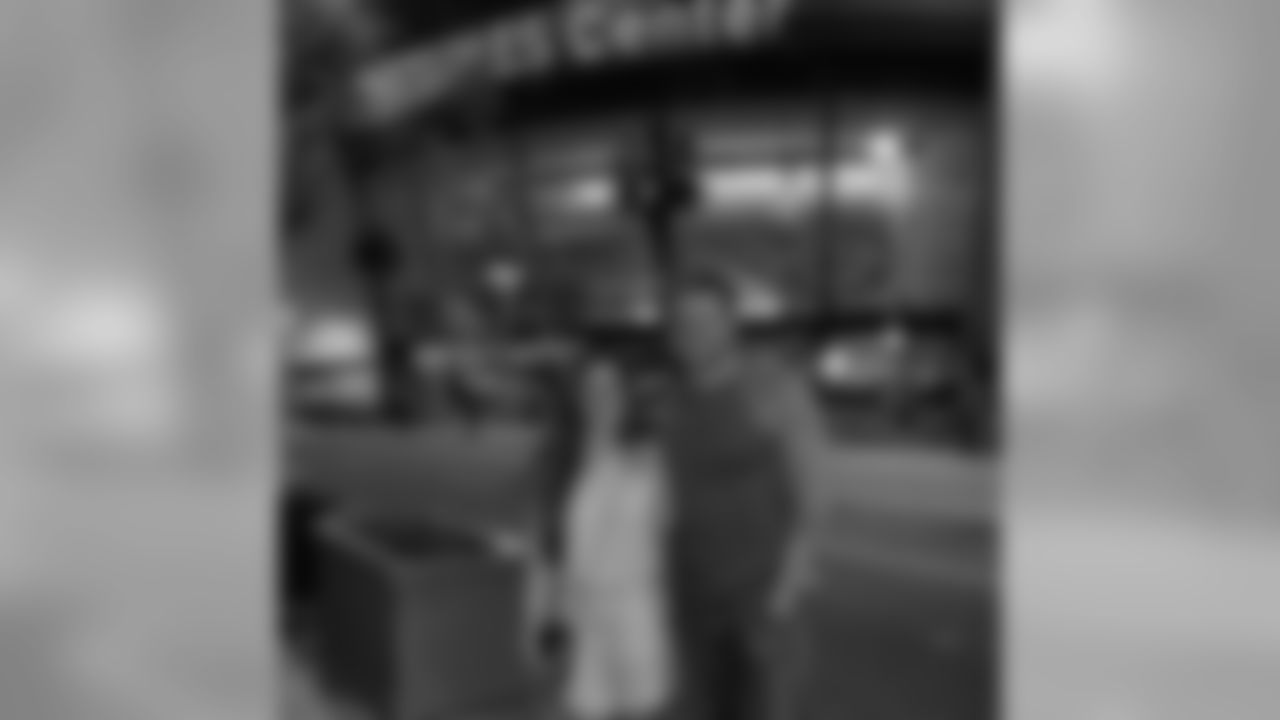 cmorgancox[Morgan Cox]:Had a great night at #EricChurch with @laurenbellcox!