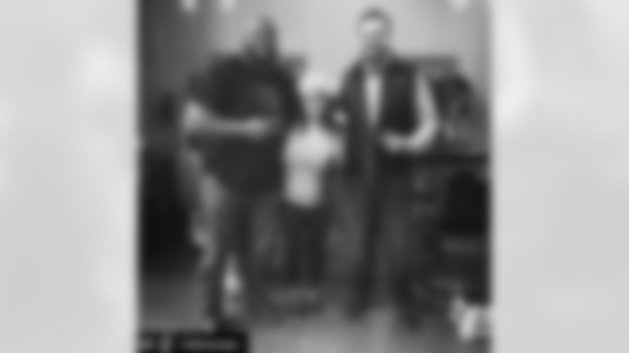 brandonw66[Brandon Williams]: With my boy @tyler_freeze at our swag spot in STL. We came in to get #Dapper4TheDay with our home girl @hillromeo #midget #dapper #LoveThisPlace #dappermen #headshave #beardtrim #beardlife #stlwashingtonave #supportlocal #roughneckbeardcompany #beautifulbarbers #stlouishair #barbershopconnect #lovemybarber #behindthechair #downtownstl #uppercut #uppercutdeluxe #ImmaClassicMan