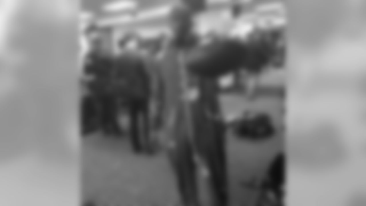 adventuresofthrill33[Will Hill]:Fumble recovery to seal the deal