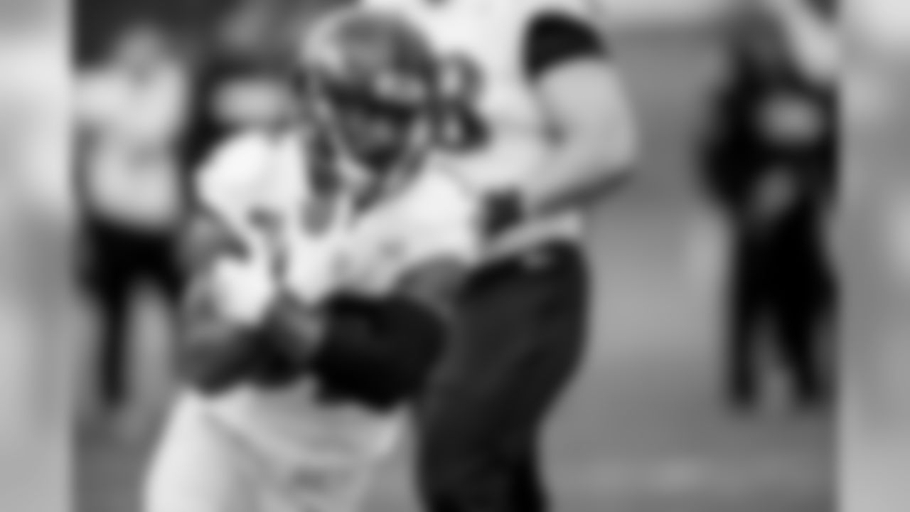 RB Buck Allen