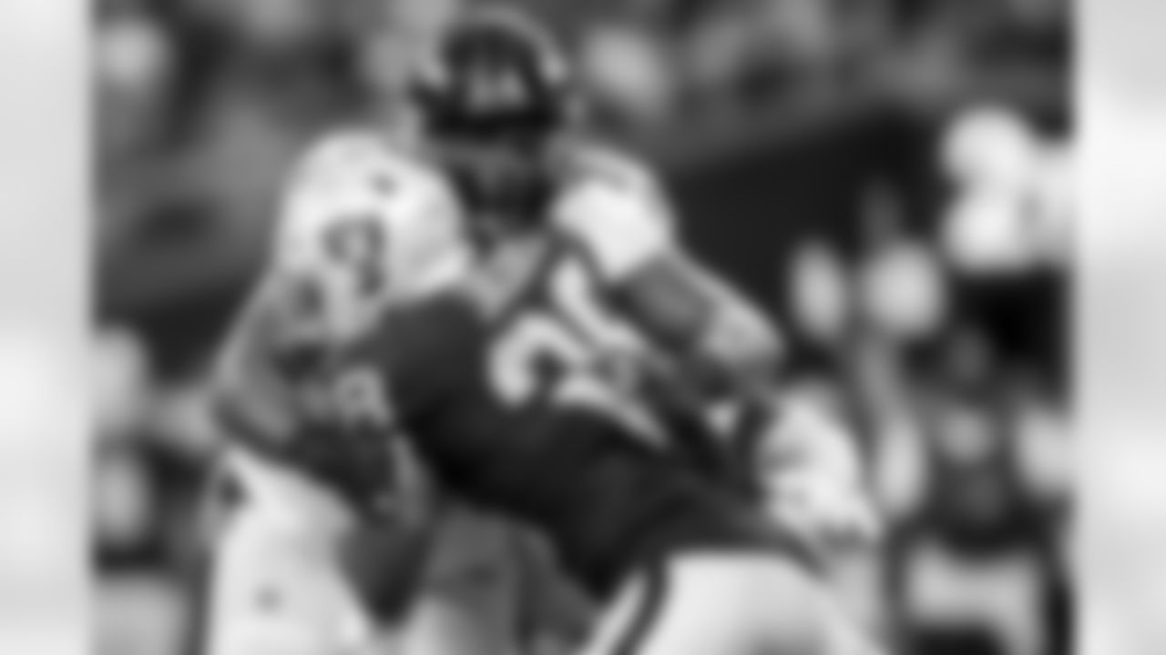 NT Justin Ellis – Unrestricted
"Jelly" backed up Williams well again this year, stepping in as a four-game starter midseason when Williams was dealing with a shoulder injury. He's a well-liked veteran who can be counted on and is a little younger than Williams at 31 years old.