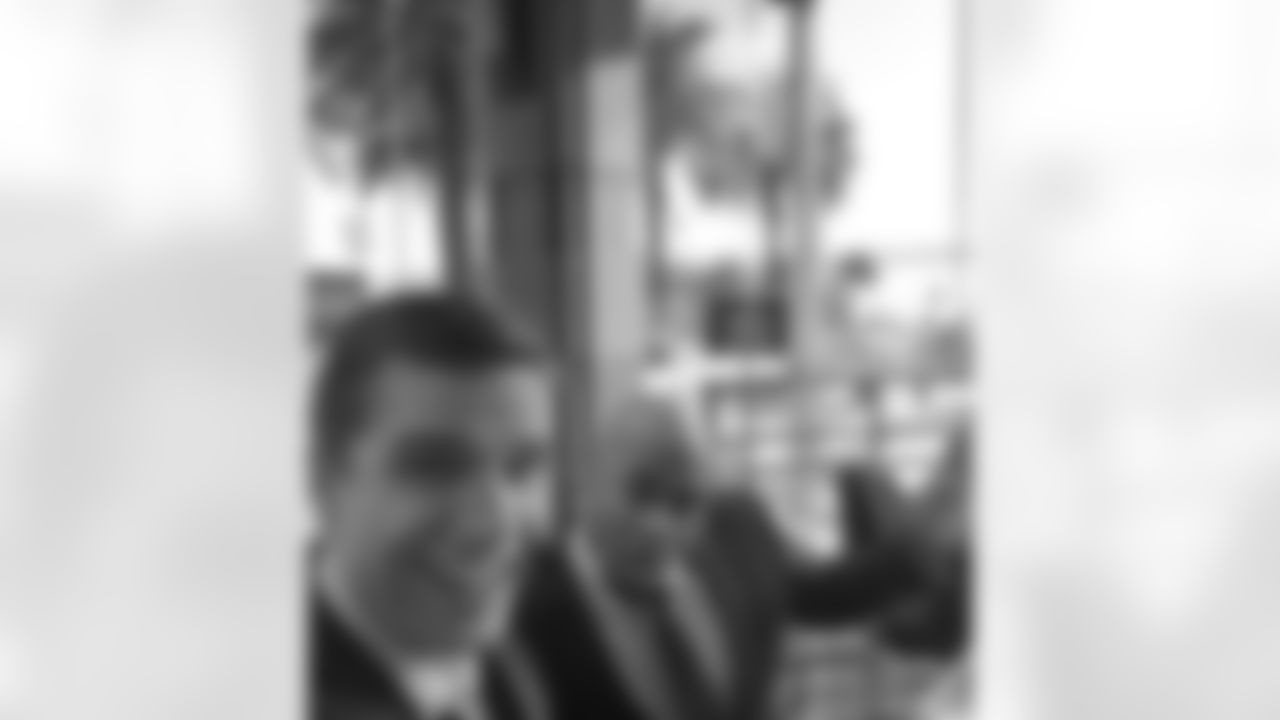 aceandsmitty[Steve Smith Sr.]: Hanging on set with Trent green @CBSsports. Pregame get opportunity