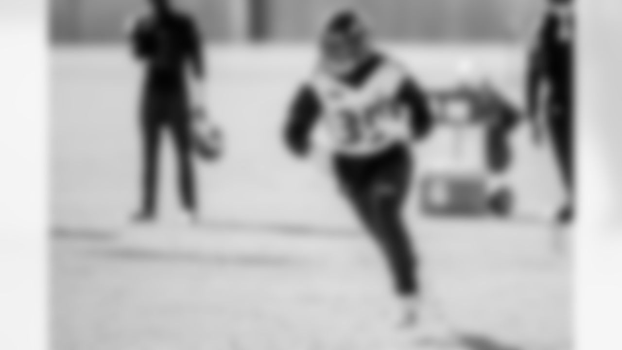 RB Gus Edwards