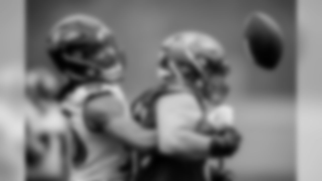 OLB Tim Williams, G Nico Siragusa