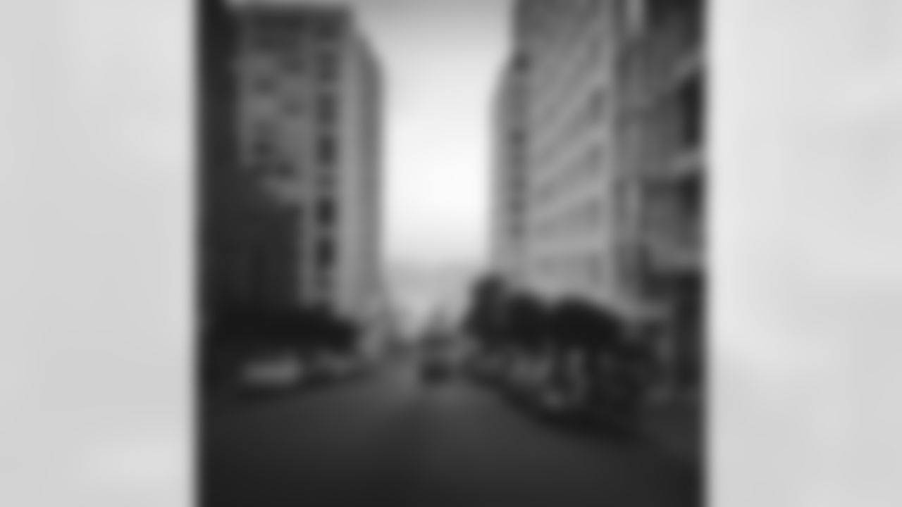 brandonw_66[Brandon Williams]: Will you look at that view!!!! #WeBeInDaCity #IfYouDontKnowNowYouKnow