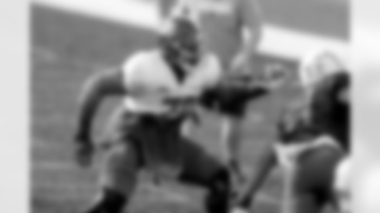 G/T Alex Leatherwood, Alabama
6-foot-5, 312 pounds
Leatherwood's vertical jump (34.5 inches) was in the 98th percentile among tackles and his broad jump (9 feet, 10 inches) was in the 99th percentile. Many scouts believe Leatherwood will be a guard in the NFL, the type of run-blocking interior lineman who fits the Ravens. Though he may not have a Round 1 grade, Leatherwood could be a steal in Round 2.