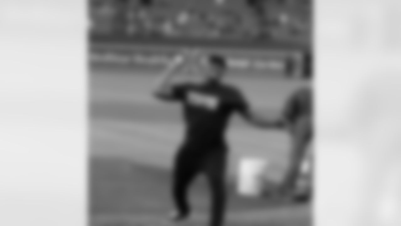 @tonyjefferson1: Had a blast throwing the 1st pitch for the @orioles tonight. I threw a knuckle ball high right lol S/O to @cakeboyz4life for the outfit ! Everyone was asking about the brand go check em out