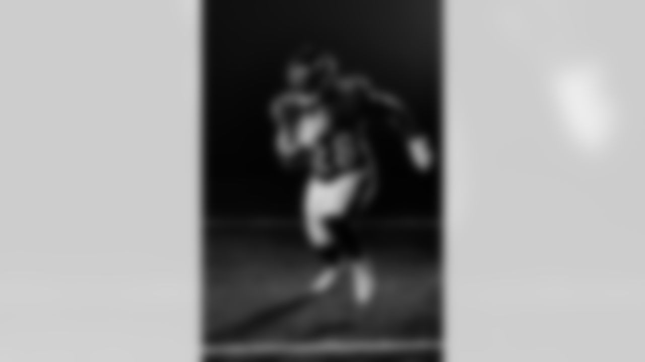 RB Mike Davis (28)
