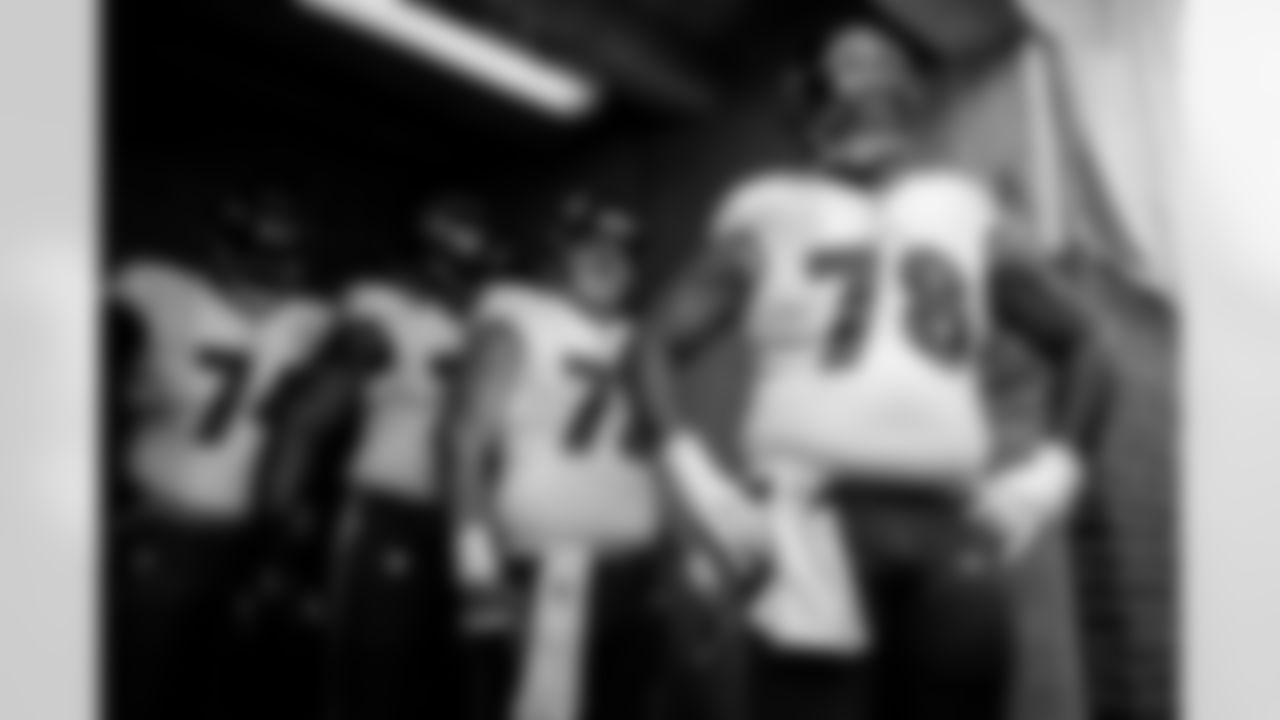 T Orlando Brown Jr. and offensive linemen