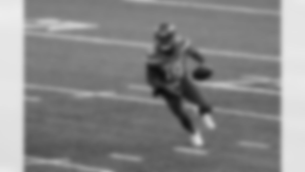 Breshad Perriman, New York Jets
Spotrac market value: $8.8 million
Perriman has cobbled together a nice career since leaving Baltimore following three frustrating years. The Ravens' 2015 first-round pick bounced to Cleveland, then Tampa Bay, then the New York Jets last season. The vertical threat had 36 catches for 645 yards and six touchdowns as a Buc, then 30 receptions for 505 yards and three scores last year in New York.